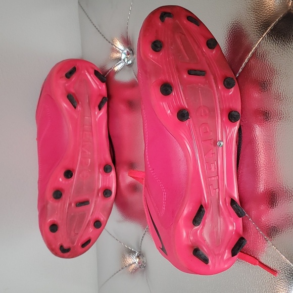 Girl's Nike Soccer Cleats - Picture 4 of 8